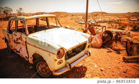 クーバーペディの放置された古びた廃車 96953850