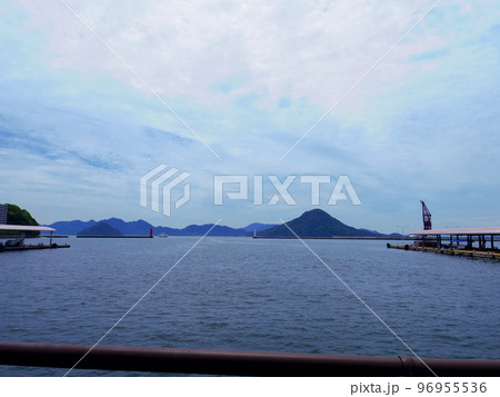 広島宇品港より望む安芸小富士(似島) 96955536