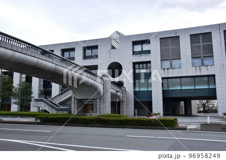富士市文化会館ロゼシアターと青葉通りと連絡歩道橋 富士市文化会館ロゼシアターと青葉通りと連絡歩道橋 96958249