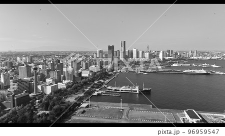 横浜 都市 古いフィルム映画風 96959547