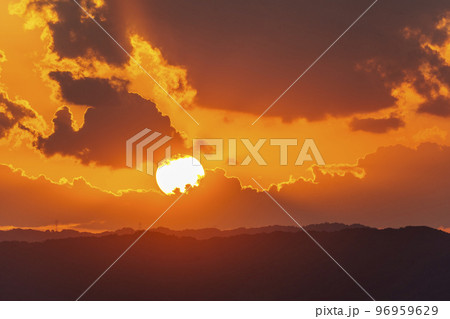 若草山から見る素晴らしい夕日 若草山から見る素晴らしい夕日 96959629