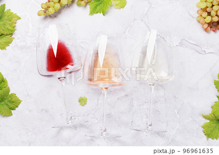 White, rose and red wine glasses and grape 96961635