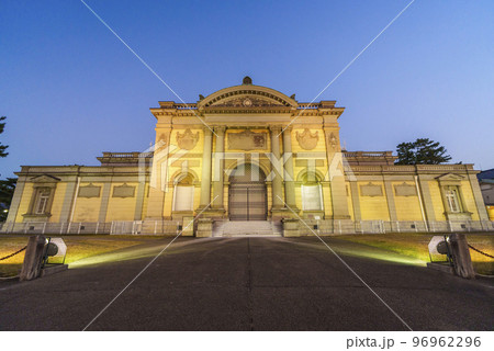 奈良国立博物館なら仏像館　夜景（奈良県奈良市） 96962296