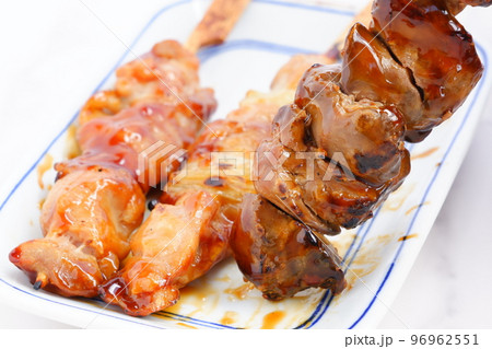 焼き鳥の盛り合わせ(ネギマ、もも、レバー) 焼き鳥の盛り合わせ(ネギマ、もも、レバー) 96962551