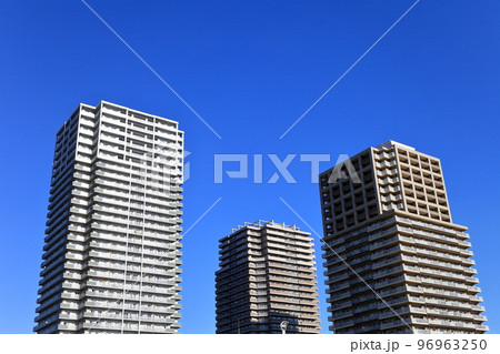 青空とマンション 96963250