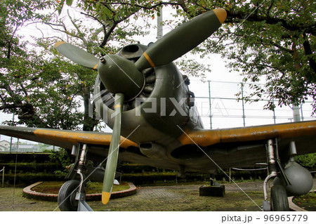 旧陸軍戦闘機　一式戦闘機 隼Ⅲ型甲　の撮影用模型　知覧特攻平和会館　敷地に展示されている 96965779