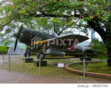 旧陸軍戦闘機　一式戦闘機 隼Ⅲ型甲　の撮影用模型　知覧特攻平和会館　敷地に展示されている 96965784