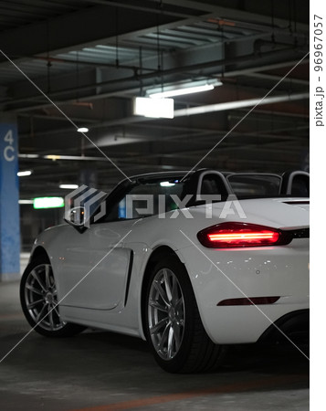 ポルシェ718ボクスター リア斜め45度 ポルシェ718ボクスター リア斜め45度 96967057