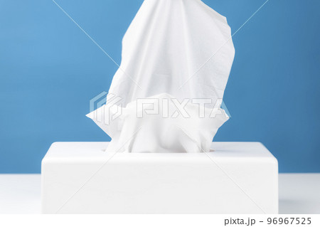 白色のボックスティッシュペーパー 96967525