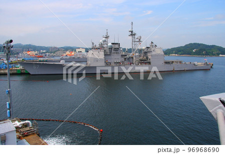 横須賀基地に停泊中の、アメリカ海軍イージス艦、GG67シャイロー 横須賀基地に停泊中の、アメリカ海軍イージス艦、GG67シャイロー 96968690