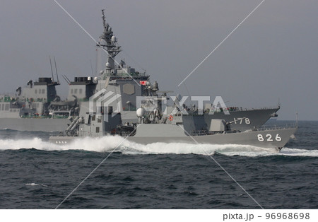 イージス艦を高速航行で追い越す、ミサイル艇PG-826おおたか(2009年観艦式) イージス艦を高速航行で追い越す、ミサイル艇PG-826おおたか(2009年観艦式) 96968698