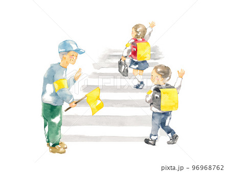 手を上げて横断歩道を渡る一年生とボランティアの男性 96968762