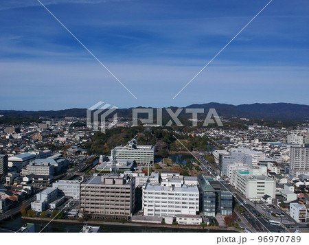 航空撮影した秋の島根県の松江市の町風景の写真素材 [96970789] - PIXTA