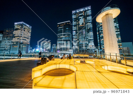 「東京都」KITTE屋上庭園の夜景 「東京都」KITTE屋上庭園の夜景 96971843