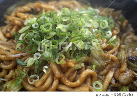 ネギたっぷりのホルモン焼うどん ネギたっぷりのホルモン焼うどん 96971968