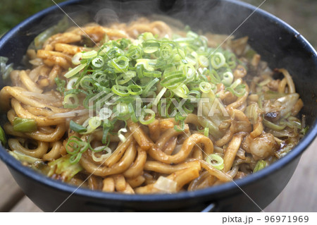 ネギたっぷりのホルモン焼うどん 96971969
