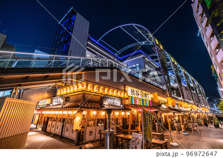日本の東京都市景観 師走…BQ.1.1…屋外での感染リスクはほぼないが…渋谷横丁＝7日 96972647