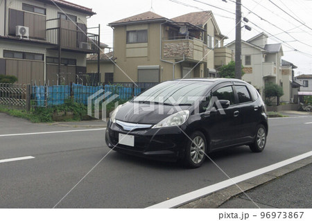コンパクトカー　道路走行 96973867