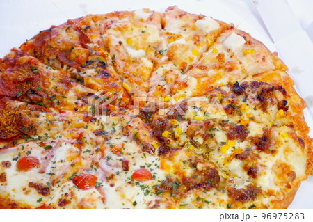ピザ 96975283