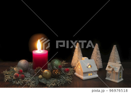 クリスマスキャンドルの背景素材 クリスマスキャンドルの背景素材 96976518