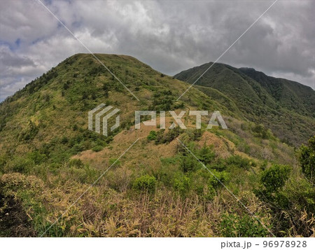 孫三瓶山からの子三瓶山と男三瓶山 孫三瓶山からの子三瓶山と男三瓶山 96978928