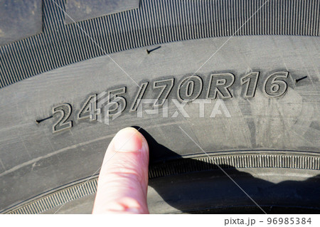 Side view of tire with tire width, height and wheel diameter designations Side view of tire with tire width, height and wheel diameter designations 96985384