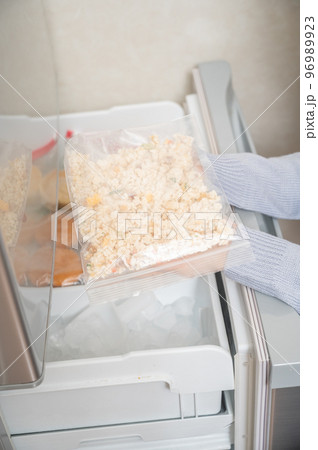 冷凍保存してるチャーハン 冷凍保存してるチャーハン 96989923