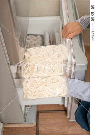 冷凍保存しているうどん 96989969
