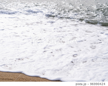 波打ち際。 96990424