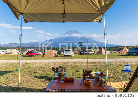 「静岡県」富士山とオートキャンプ場 96991108