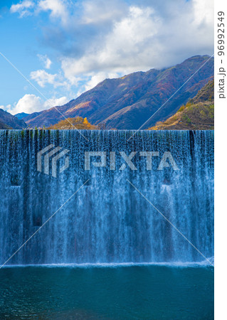 足尾砂防ダム 松木川渓谷 日光山並 足尾町 秋の風景 足尾砂防ダム 松木川渓谷 日光山並 足尾町 秋の風景 96992549