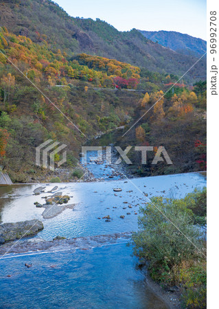 あかがねばしから下流の眺め　松木川渓谷　足尾町　秋の風景　　 96992708