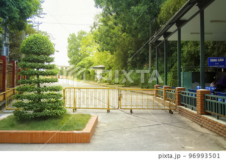 ベトナム・モンカイ国境検問所の内側 / Mong Cai border, Vietnam 96993501