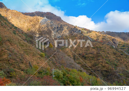 銅親水公園からの眺め　山の自然回復力　足尾町　秋の風景　　 96994527