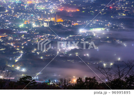 《埼玉県》秩父・幻想的な雲海の夜景 96995895