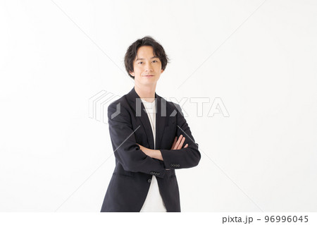 20代男性のポートレート 96996045