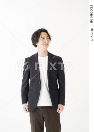 20代男性のポートレート 96996052