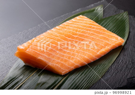 ［ノルウェー産］アトランティックサーモン 96998921