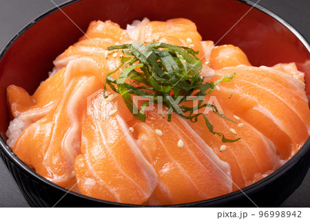 サーモン丼　アトランティックサーモン 96998942