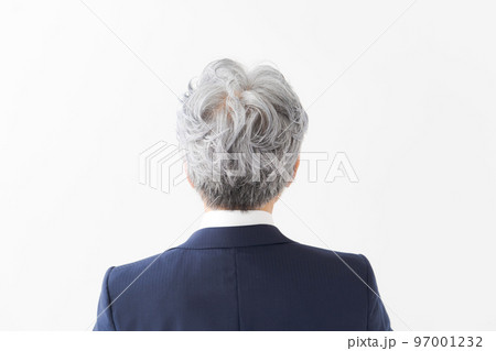 シルバーヘア男性の後ろ姿 97001232