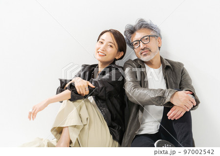 ミドル夫婦の私服ポートレート ミドル夫婦の私服ポートレート 97002542