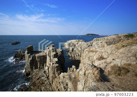 東尋坊の海と岩 97003223