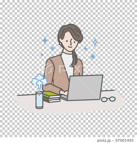卓上加湿器を使って乾燥を防ぎながらデスクワークをする女性 97005495