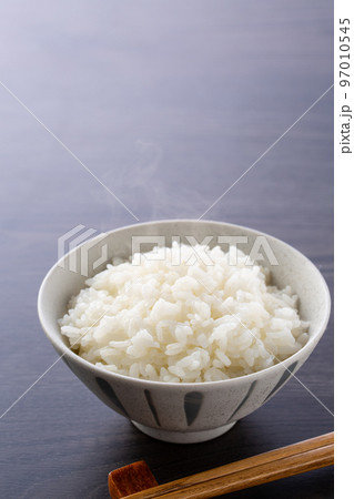 炊きたてのごはん 97010545
