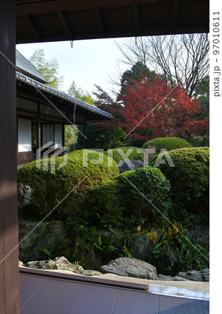 紅葉真っ盛り　秋の丈山苑　詩泉閣 97010611