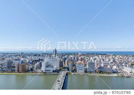 新潟県新潟市　メディアシップ展望台から望む新潟市の街並み（西側：萬代橋方面） 97010790