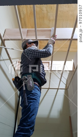 仕事 一人で 建築 97010937