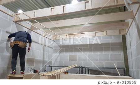 仕事 一人で 建築 97010959