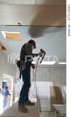 仕事 一人で 建築 97010961
