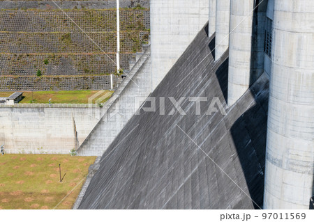 ダムの堤体 ダムの堤体 97011569